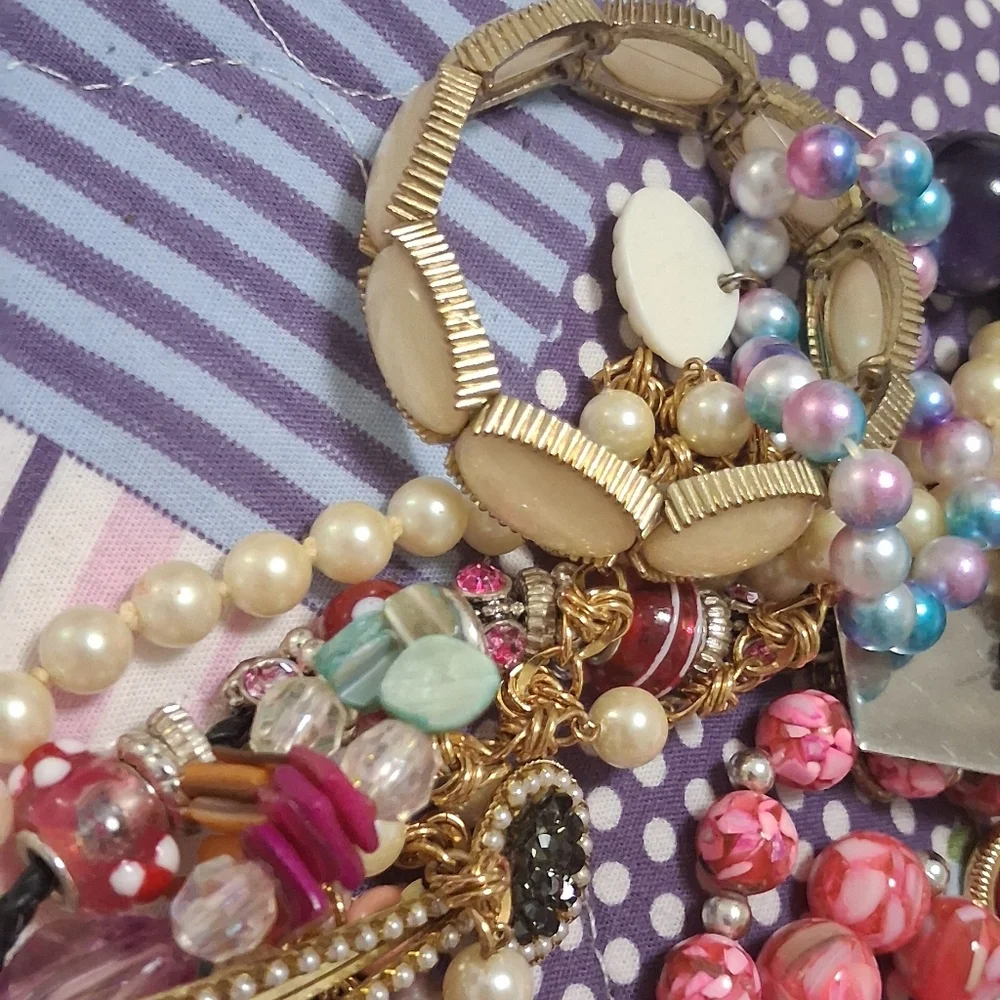 Bundle Of Vintage Jewelry - Picture 8 of 11